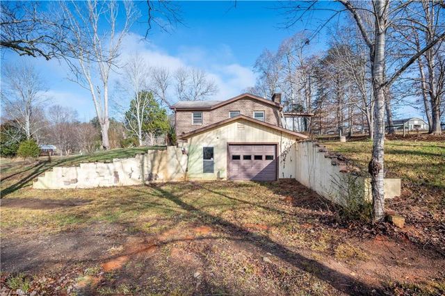 5102 Vogler Road, Pfafftown, NC 27040