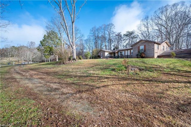 5102 Vogler Road, Pfafftown, NC 27040