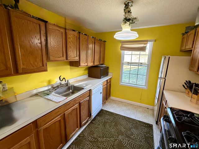 143 Spyglass Court 143, Torrington, CT 06790