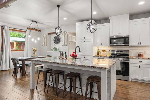 208 N Oak Lane, Tolar, TX 76476