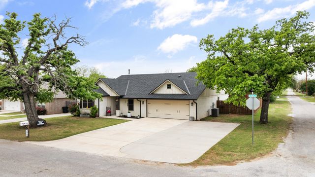 208 N Oak Lane, Tolar, TX 76476