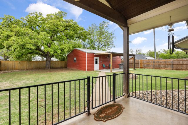 208 N Oak Lane, Tolar, TX 76476