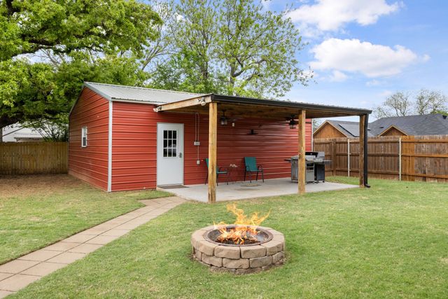 208 N Oak Lane, Tolar, TX 76476