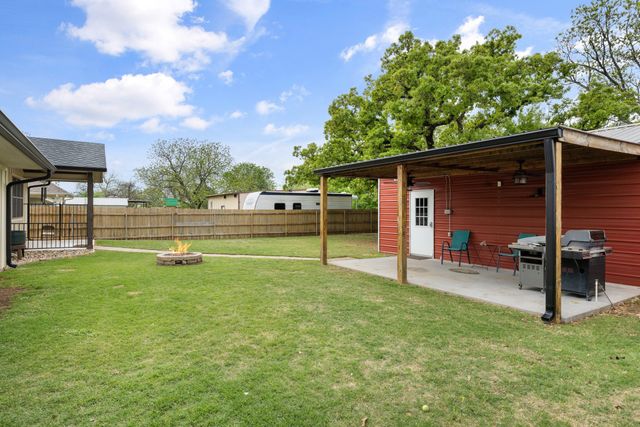 208 N Oak Lane, Tolar, TX 76476