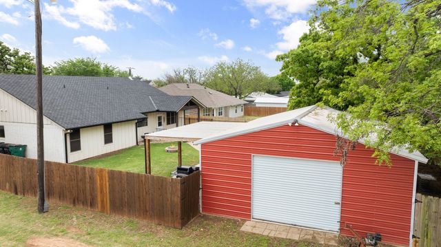 208 N Oak Lane, Tolar, TX 76476