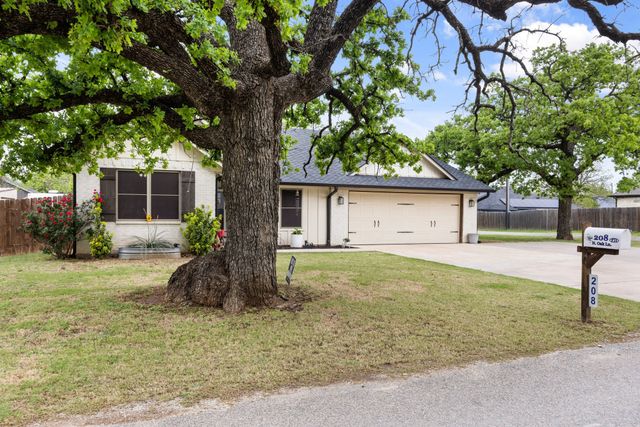 208 N Oak Lane, Tolar, TX 76476