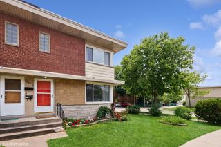 5016 Suffield Court A, Skokie, IL 60077