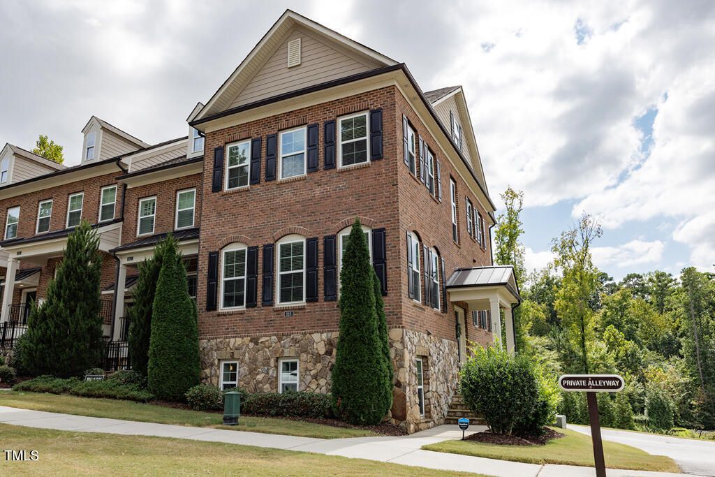 910 Wake Towne Drive, Raleigh, NC 27609