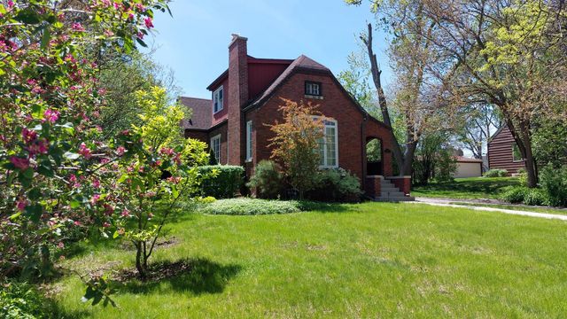 19 W Hattendorf Avenue, Roselle, IL 60172