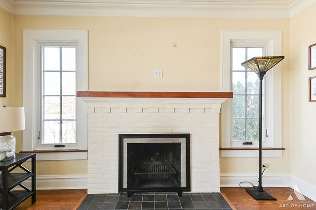 19 W Hattendorf Avenue, Roselle, IL 60172