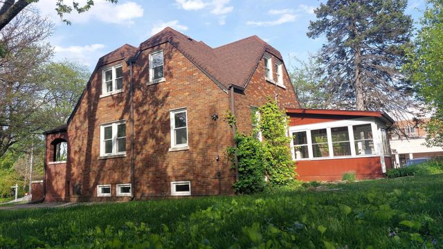 19 W Hattendorf Avenue, Roselle, IL 60172