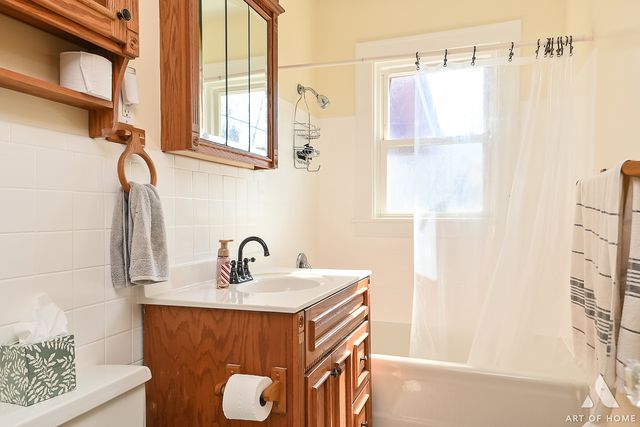 19 W Hattendorf Avenue, Roselle, IL 60172