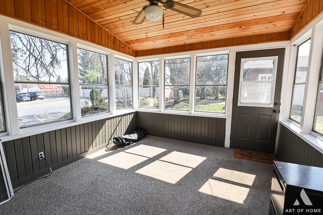 19 W Hattendorf Avenue, Roselle, IL 60172