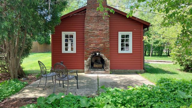 19 W Hattendorf Avenue, Roselle, IL 60172