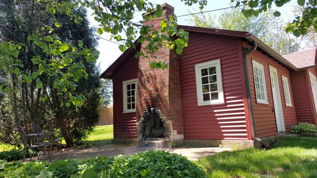 19 W Hattendorf Avenue, Roselle, IL 60172