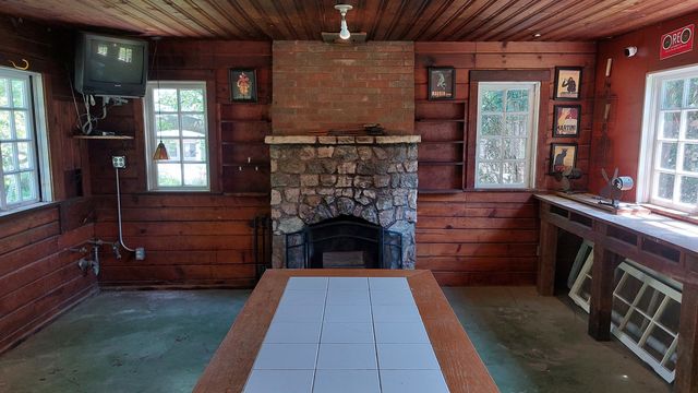19 W Hattendorf Avenue, Roselle, IL 60172