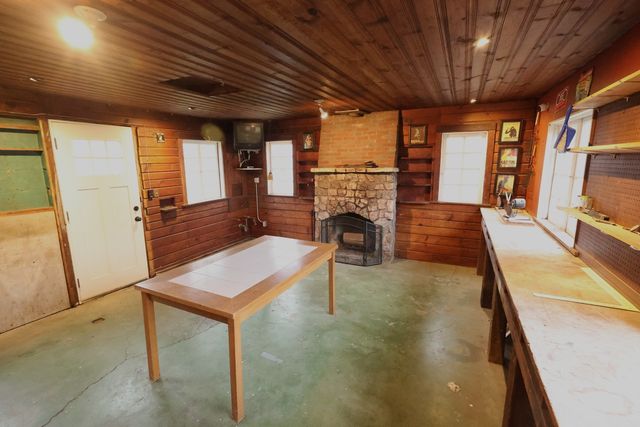 19 W Hattendorf Avenue, Roselle, IL 60172