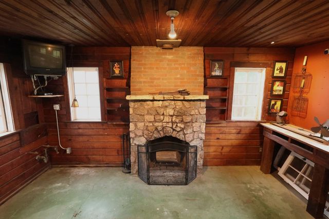 19 W Hattendorf Avenue, Roselle, IL 60172
