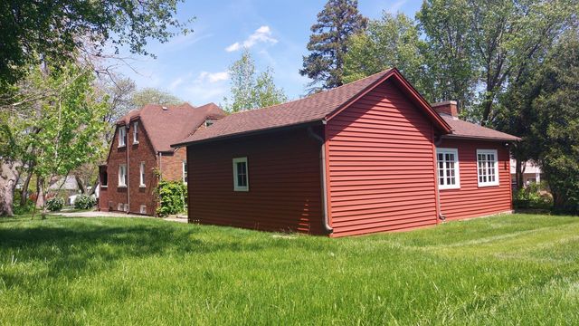 19 W Hattendorf Avenue, Roselle, IL 60172