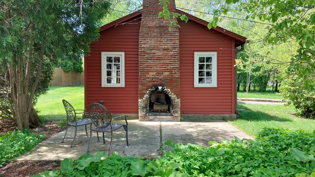 19 W Hattendorf Avenue, Roselle, IL 60172