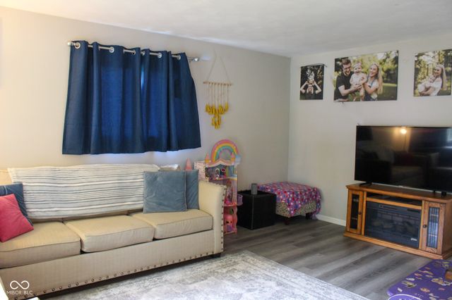 219 N 9th Avenue, Beech Grove, IN 46107