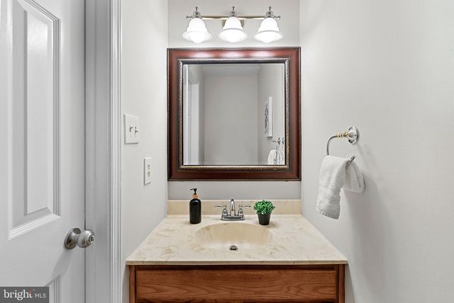 45 CARROLLTON RD, Sterling, VA 20165