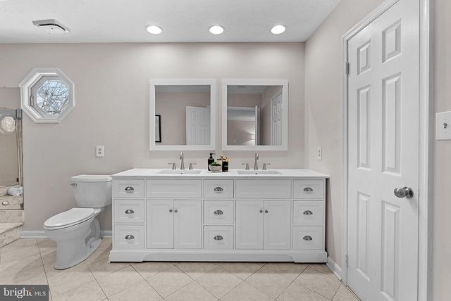 45 CARROLLTON RD, Sterling, VA 20165