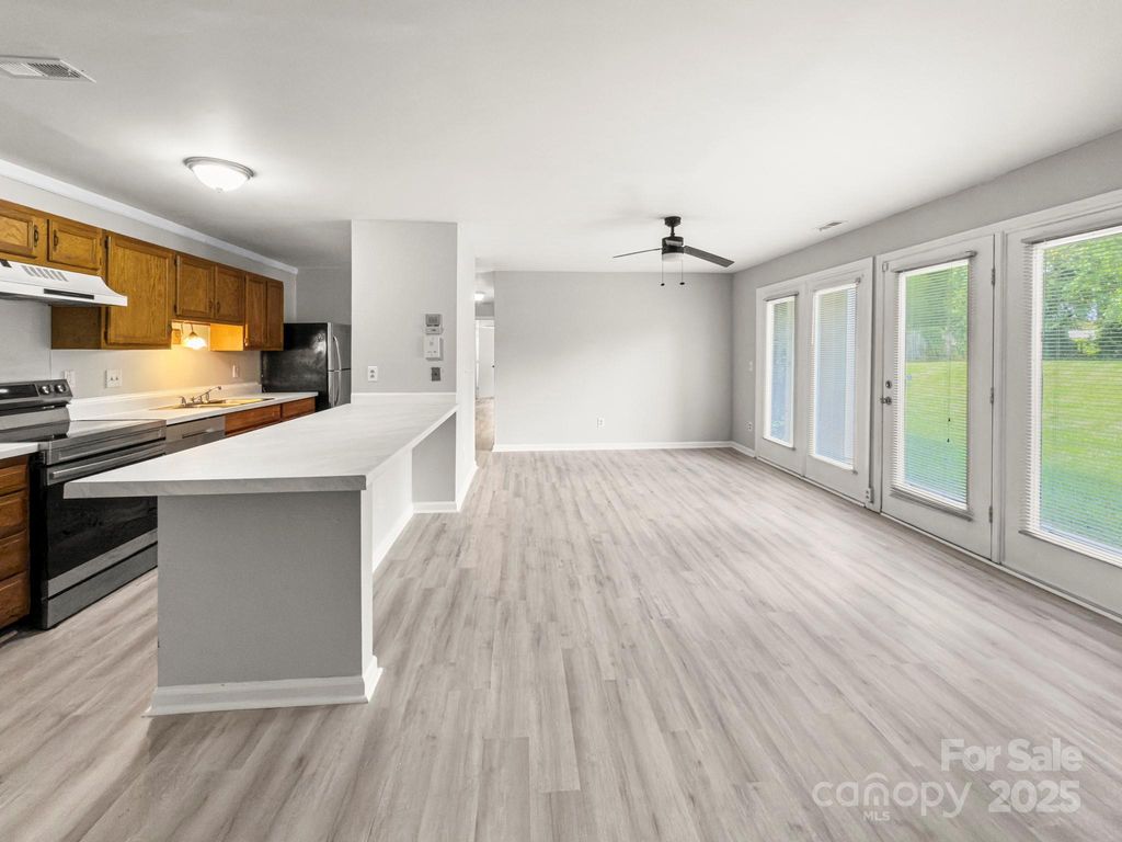 6131 Meadow Rose Lane, Charlotte, NC 28215