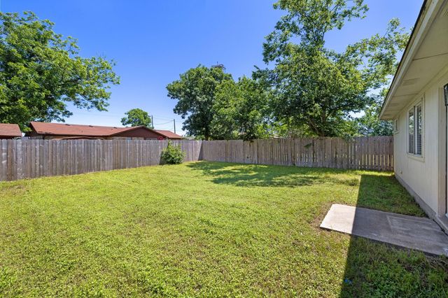 1116 Miss Kimberlys LN, Pflugerville, TX 78660