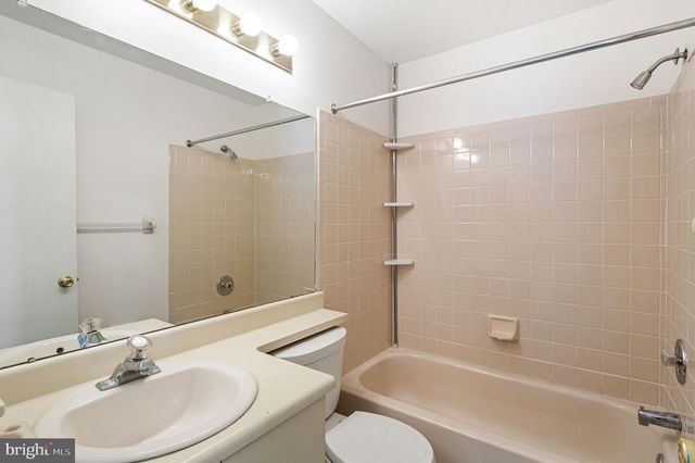 1404-B DENHAM CT, Mount Laurel, NJ 08054