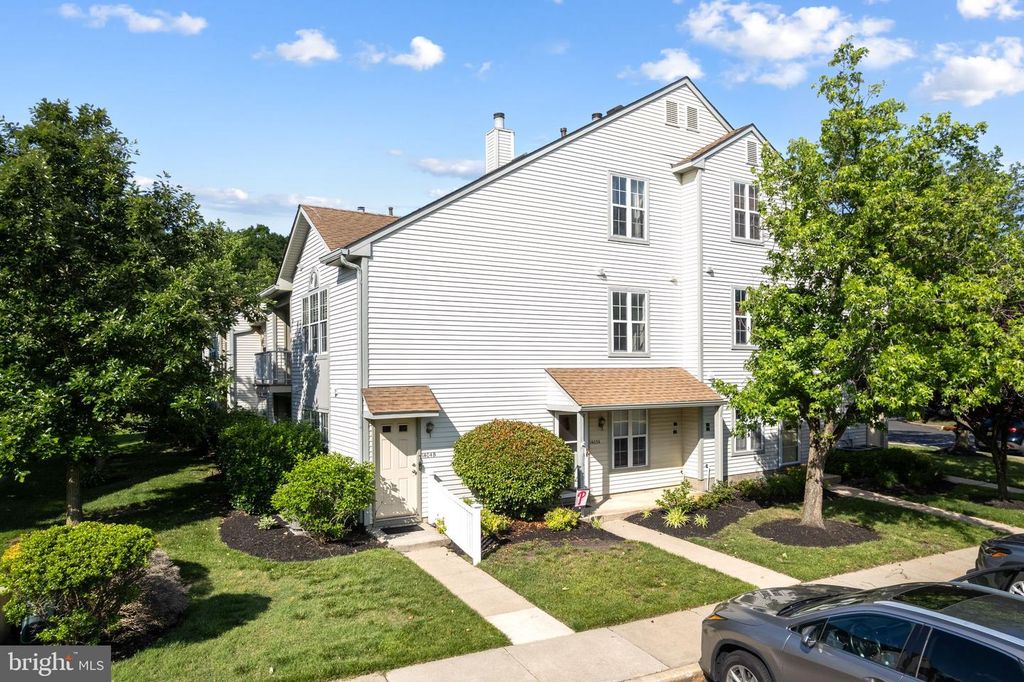 1404-B DENHAM CT, Mount Laurel, NJ 08054
