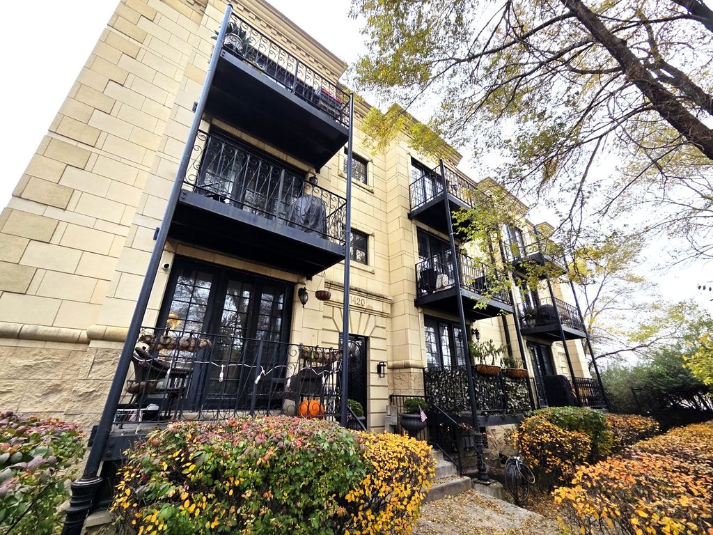 1422 N Noble Street 2S, Chicago, IL 60642