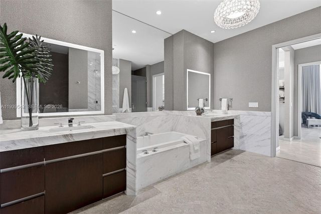 2821 S Bayshore Dr 19B, Miami, FL 33133