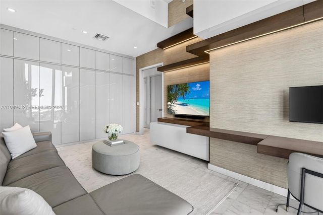 2821 S Bayshore Dr 19B, Miami, FL 33133