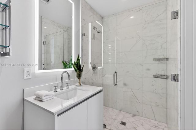 2821 S Bayshore Dr 19B, Miami, FL 33133