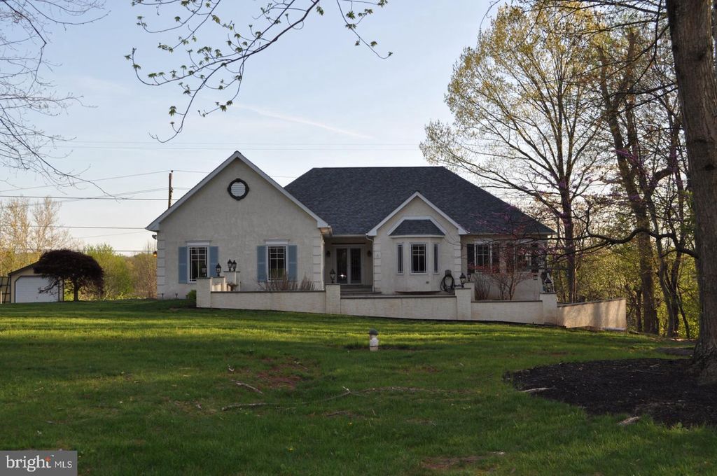 102 WATERVIEW DR, Eagleville, PA 19403