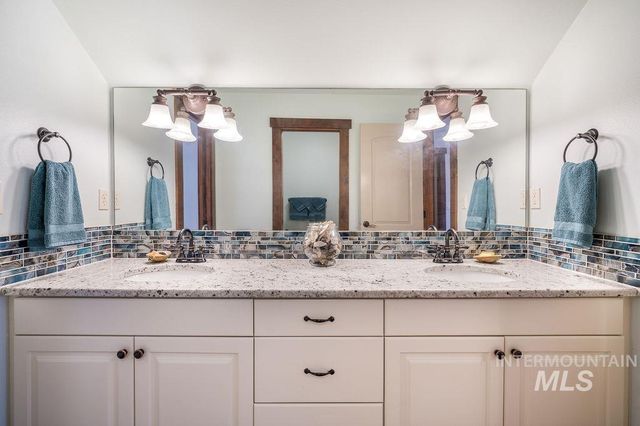 296 N Clearpoint Way, Eagle, ID 83616