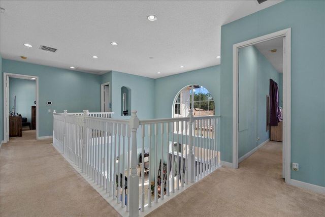 82 Stoney Drive, Palm Beach Gardens, FL 33410