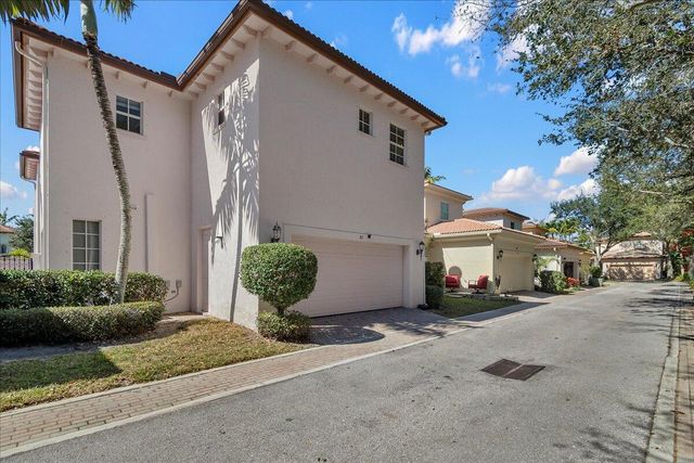 82 Stoney Drive, Palm Beach Gardens, FL 33410