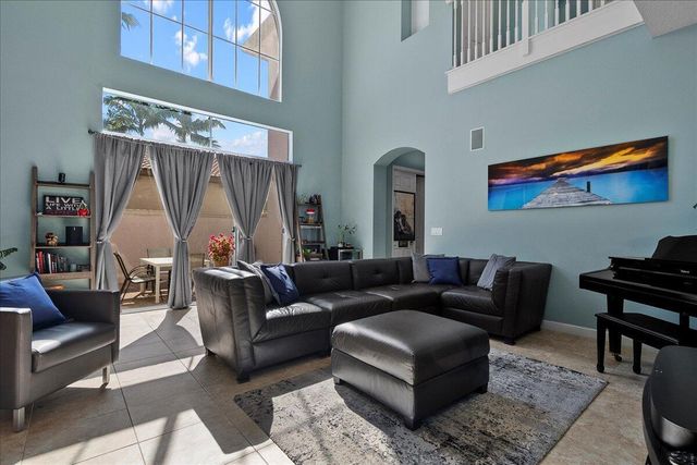 82 Stoney Drive, Palm Beach Gardens, FL 33410