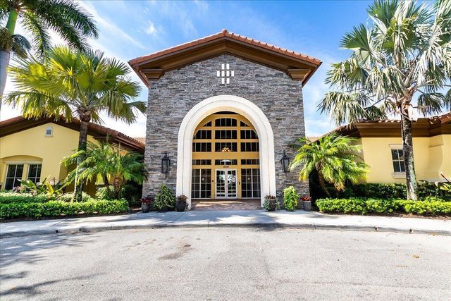 82 Stoney Drive, Palm Beach Gardens, FL 33410