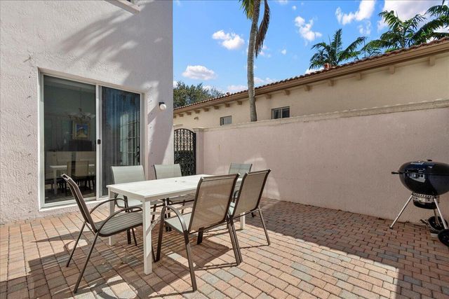 82 Stoney Drive, Palm Beach Gardens, FL 33410