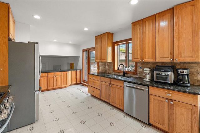 6079 Venice Drive, Commerce Twp, MI 48382