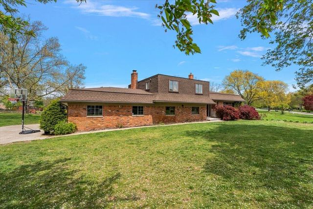 6079 Venice Drive, Commerce Twp, MI 48382