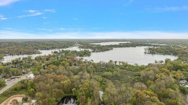 6079 Venice Drive, Commerce Twp, MI 48382