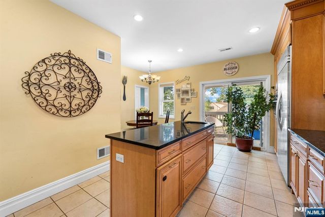 467 Summit Avenue, Hackensack, NJ 07601
