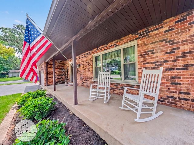 630 Oceola Drive, Algonquin, IL 60102