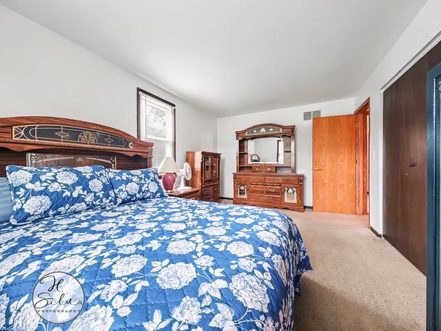 630 Oceola Drive, Algonquin, IL 60102