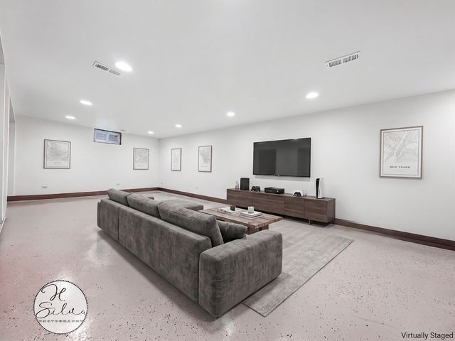 630 Oceola Drive, Algonquin, IL 60102