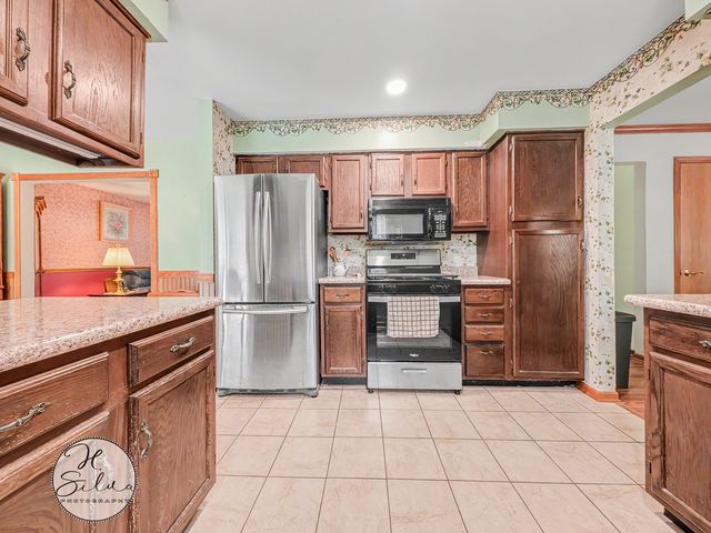 630 Oceola Drive, Algonquin, IL 60102